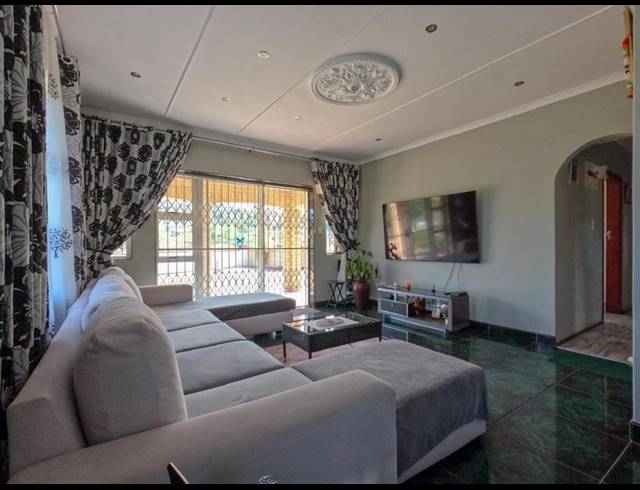 5 BEDROOM HOUSE FOR SALE IN SHALLCROSS